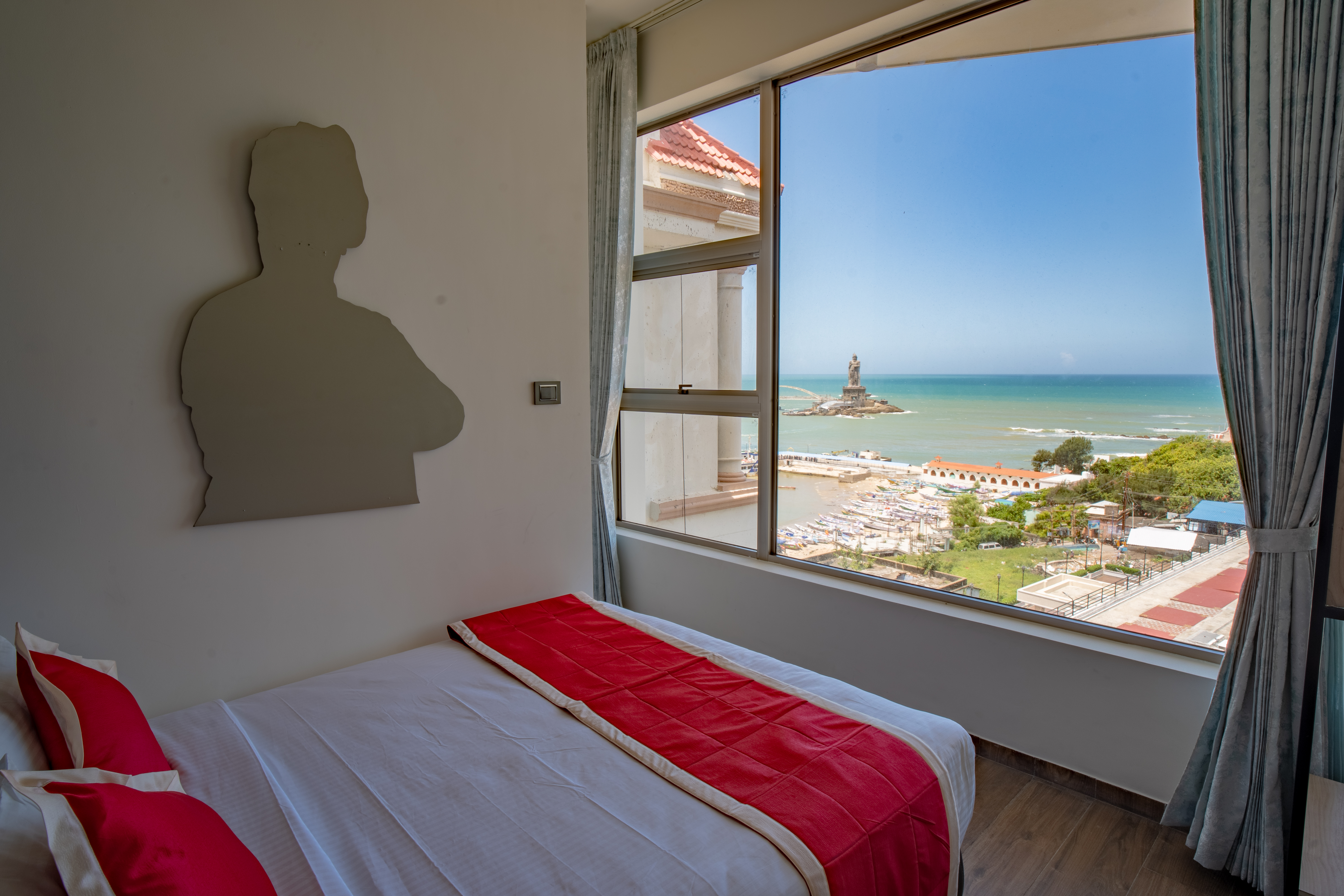 Deluxe Room with Statue View
